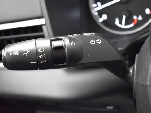 Used 2024 Mitsubishi Outlander FWD image 25