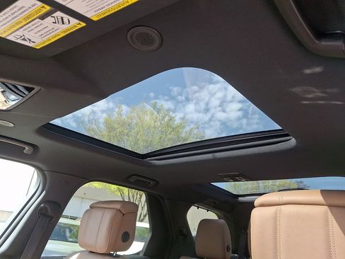 Used 2023 Land Rover Discovery S R-Dynamic image 14