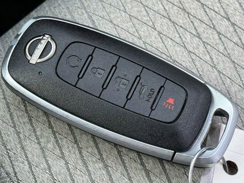 Used 2024 Nissan Rogue SV image 19