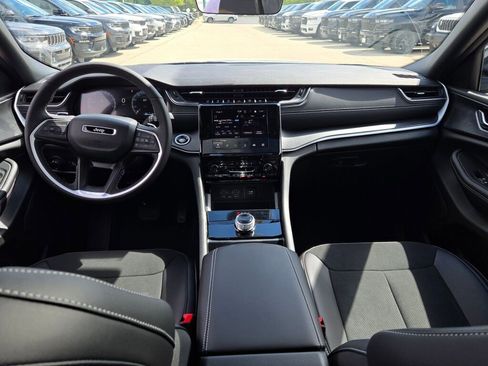 New 2025 Jeep Grand Cherokee L Altitude image 21