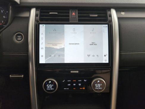 Used 2025 Land Rover Discovery Dynamic SE image 22