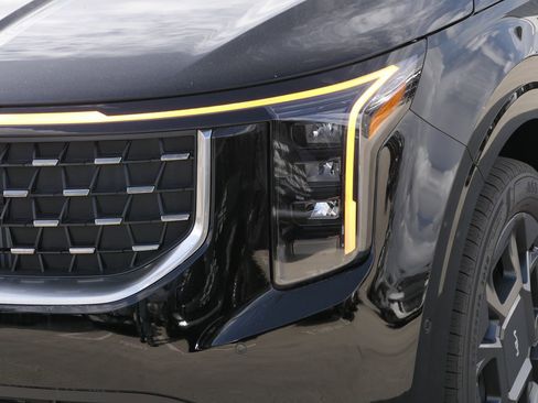 New 2026 Kia Carnival SX image 9