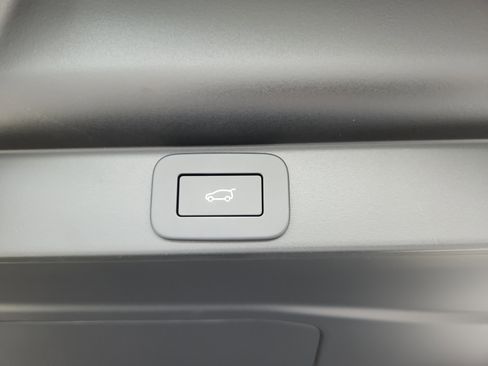 New 2025 Land Rover Range Rover SE image 14