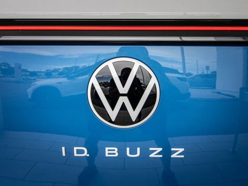 New 2025 Volkswagen ID. Buzz 1st Edition image 16