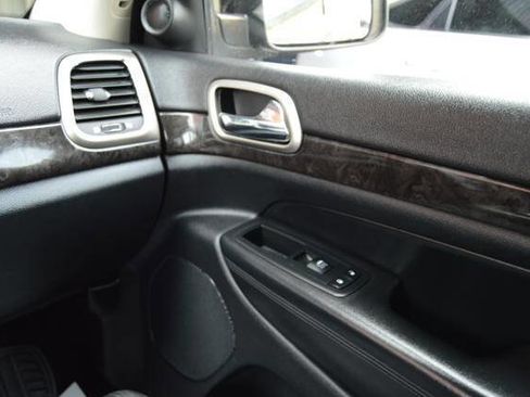 Used 2012 Jeep Grand Cherokee Laredo image 52