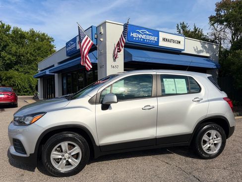 Used 2018 Chevrolet Trax LS AWD/4WD image 18