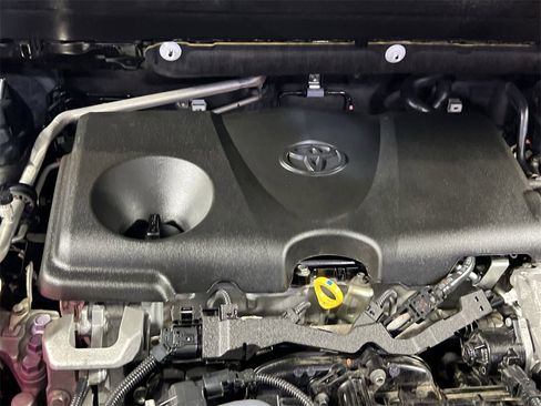 Used 2021 Toyota Venza XLE image 29