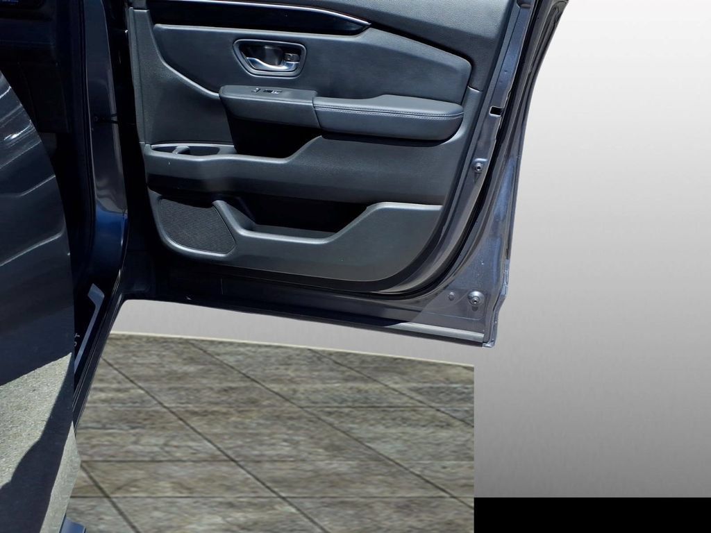Used 2025 Honda Pilot EX-L image 14