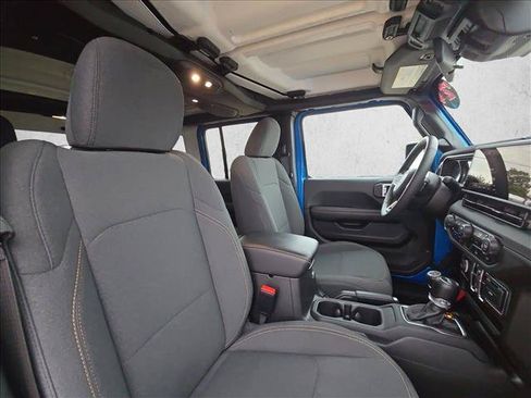 Used 2024 Jeep Wrangler Unlimited Sahara AWD/4WD image 19