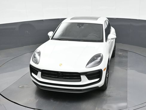 Certified 2023 Porsche Macan AWD/4WD image 33