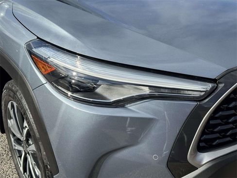Used 2022 Toyota Corolla Cross XLE image 8