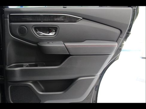 Certified 2025 Honda Pilot Black Edition image 23