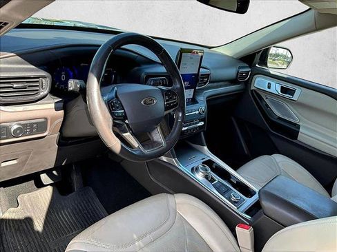 Used 2020 Ford Explorer Platinum w/ Premium Technology Package image 11