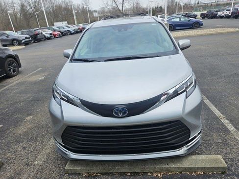 Used 2021 Toyota Sienna XLE w/ XLE Plus Package image 9