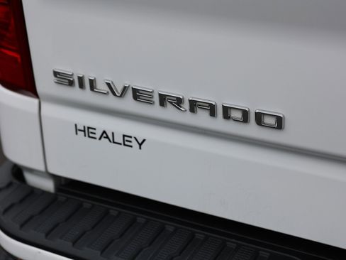 Used 2023 Chevrolet Silverado 1500 Custom image 13