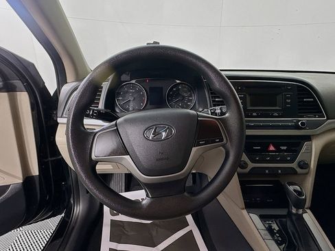 Used 2017 Hyundai Elantra SE image 11