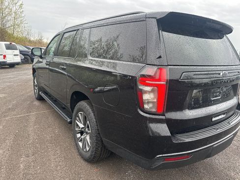 Used 2024 Chevrolet Suburban Z71 w/ Luxury Package AWD/4WD image 4