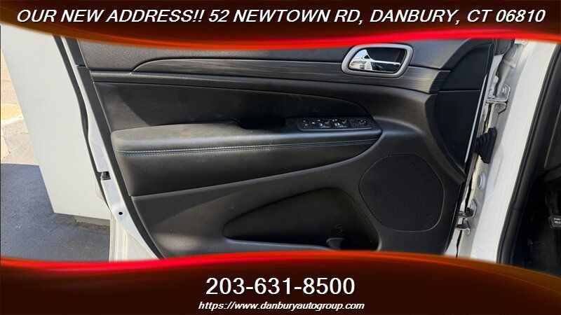 Used 2019 Jeep Grand Cherokee Laredo AWD/4WD image 9
