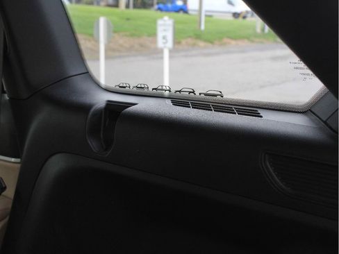 Used 2023 Jeep Grand Cherokee Limited image 40