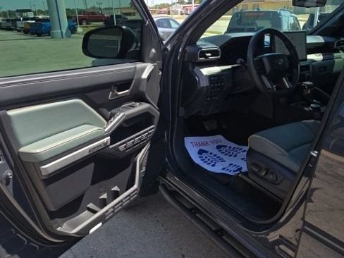 Used 2024 Toyota Tacoma 4x4 Double Cab Hybrid image 9