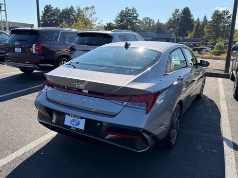 Used 2025 Hyundai Elantra SEL FWD image 7