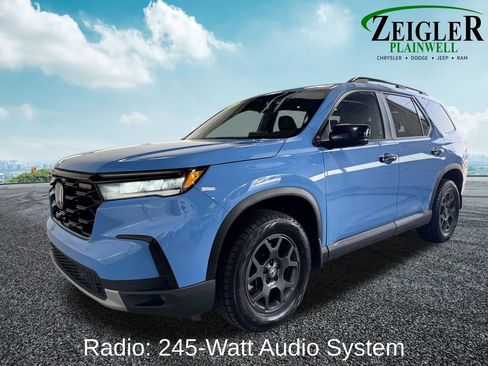 Used 2023 Honda Pilot TrailSport image 2