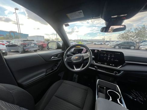 Used 2025 Chevrolet Equinox LT image 34