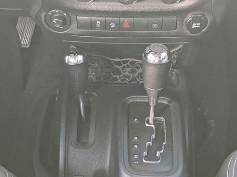 Certified 2017 Jeep Wrangler Unlimited Rubicon w/ Connectivity Group image 15