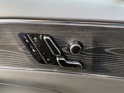 Used 2024 Cadillac Lyriq Luxury image 10