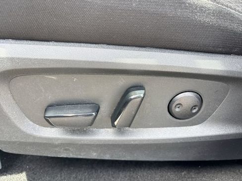 Used 2025 Nissan Pathfinder SV FWD image 12