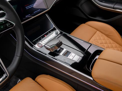 Used 2025 Audi S8 AWD/4WD image 11