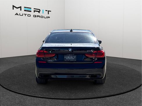 Used 2019 BMW 740i w/ M Sport Package image 8