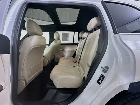 Used 2025 Mercedes-Benz GLB 250 image 29