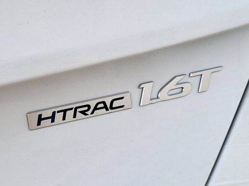 Used 2026 Hyundai Kona SEL Premium AWD/4WD image 8