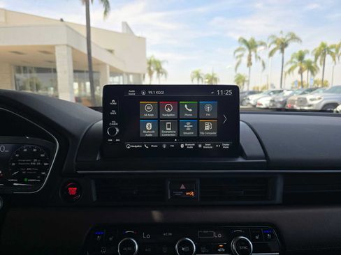 Used 2025 Honda Pilot Elite image 30
