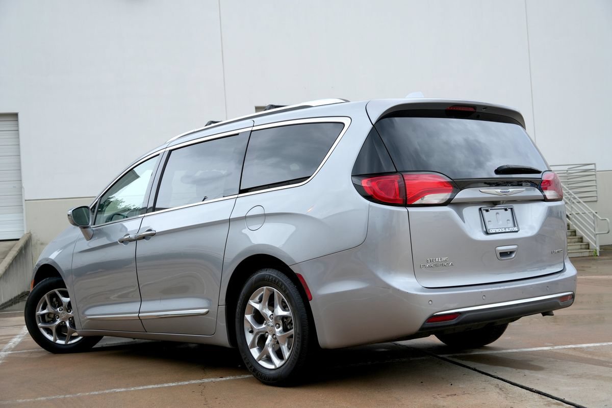 Used 2018 Chrysler Pacifica Limited FWD image 4