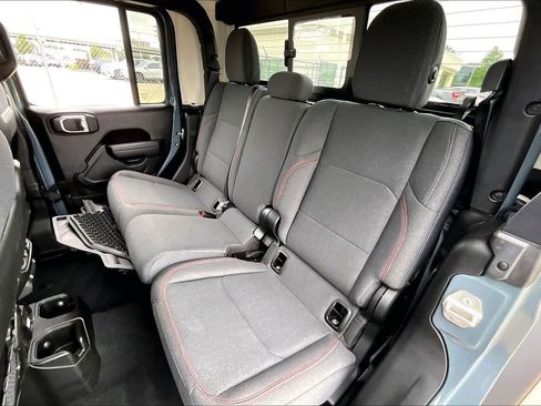 Used 2024 Jeep Gladiator Rubicon w/ Safety Group AWD/4WD image 19