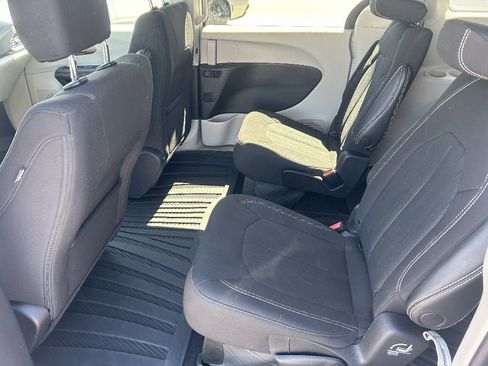 Used 2023 Chrysler Voyager LX FWD image 17