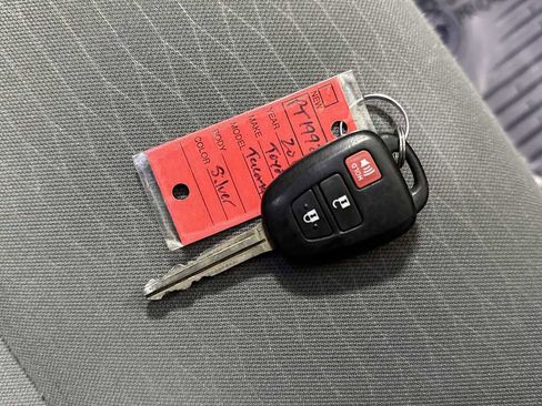 Certified 2019 Toyota Tacoma SR5 image 30