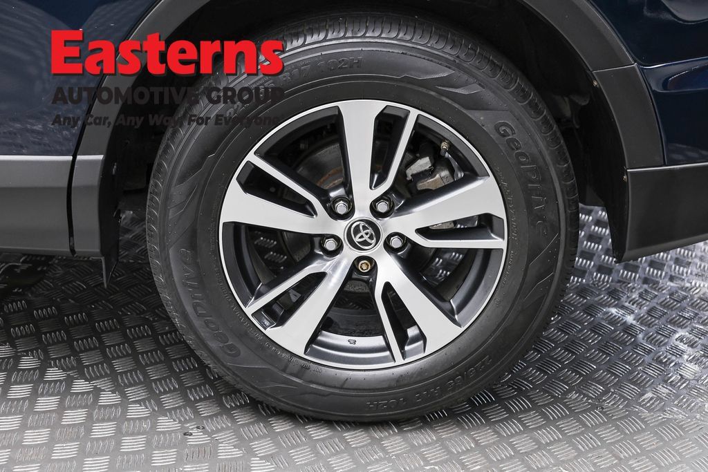 Used 2017 Toyota RAV4 XLE w/ Premium Special Value Package AWD/4WD image 8