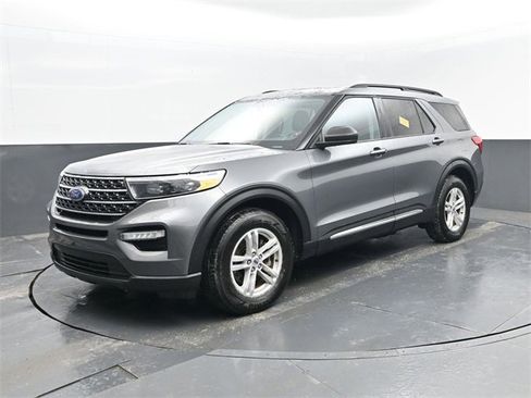 Used 2024 Ford Explorer XLT w/ Equipment Group 202A image 2