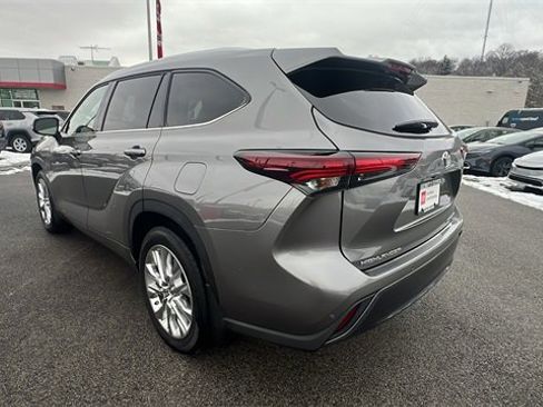 Certified 2025 Toyota Highlander Limited image 3