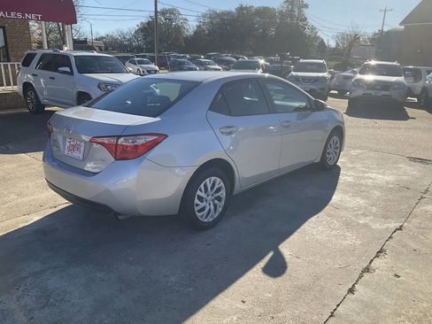 Used 2018 Toyota Corolla LE image 2