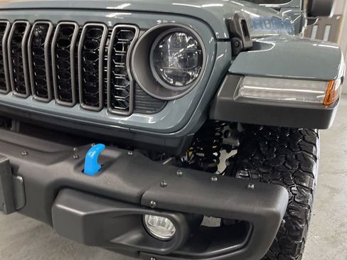 Used 2024 Jeep Wrangler Unlimited Rubicon 4xe AWD/4WD image 9