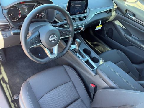 New 2025 Nissan Altima 2.5 SV image 18