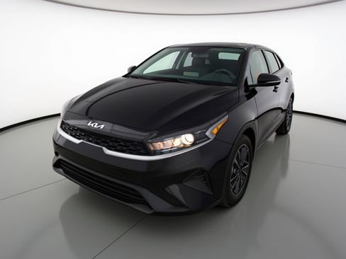 Used 2024 Kia Forte LXS w/ LXS Technology Package image 3