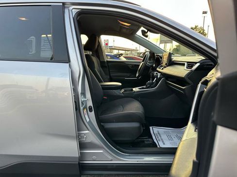 Used 2019 Toyota RAV4 LE w/ All Weather Liner Package AWD/4WD image 18