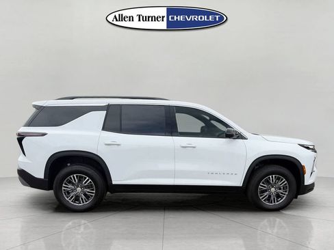 Used 2026 Chevrolet Traverse LT w/ Driver Confidence Package FWD image 3