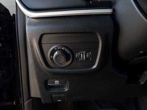 Used 2023 Jeep Grand Cherokee Altitude AWD/4WD image 44