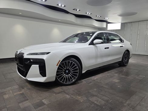 Used 2025 BMW 760i xDrive w/ Executive Package AWD/4WD image 1